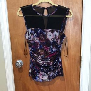 Cache floral and net top
